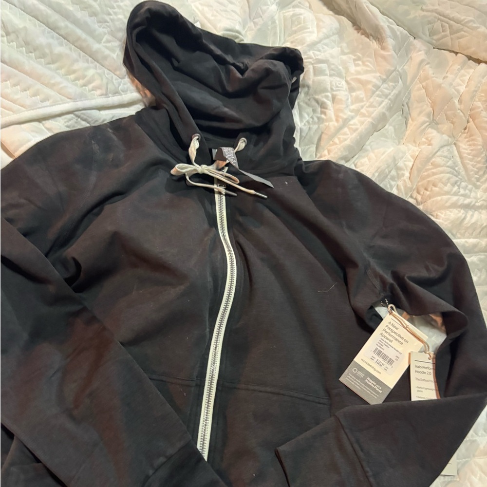 Vuori Black Day dream Hoodie size extra Small NWT